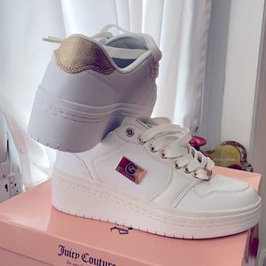 Sneaker by Guess